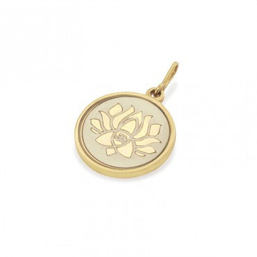 Charm de plata flor de loto acabado oro brillante